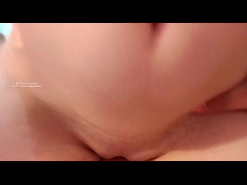 ❤️ Nukuin siskoni huoneessa ja niin heräsin siihen Kotitekoinen porno at us