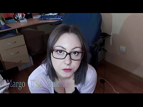 ❤️ Seksikäs tyttö lasit päässä imee dildoa syvälle kameraan Kotitekoinen porno at us